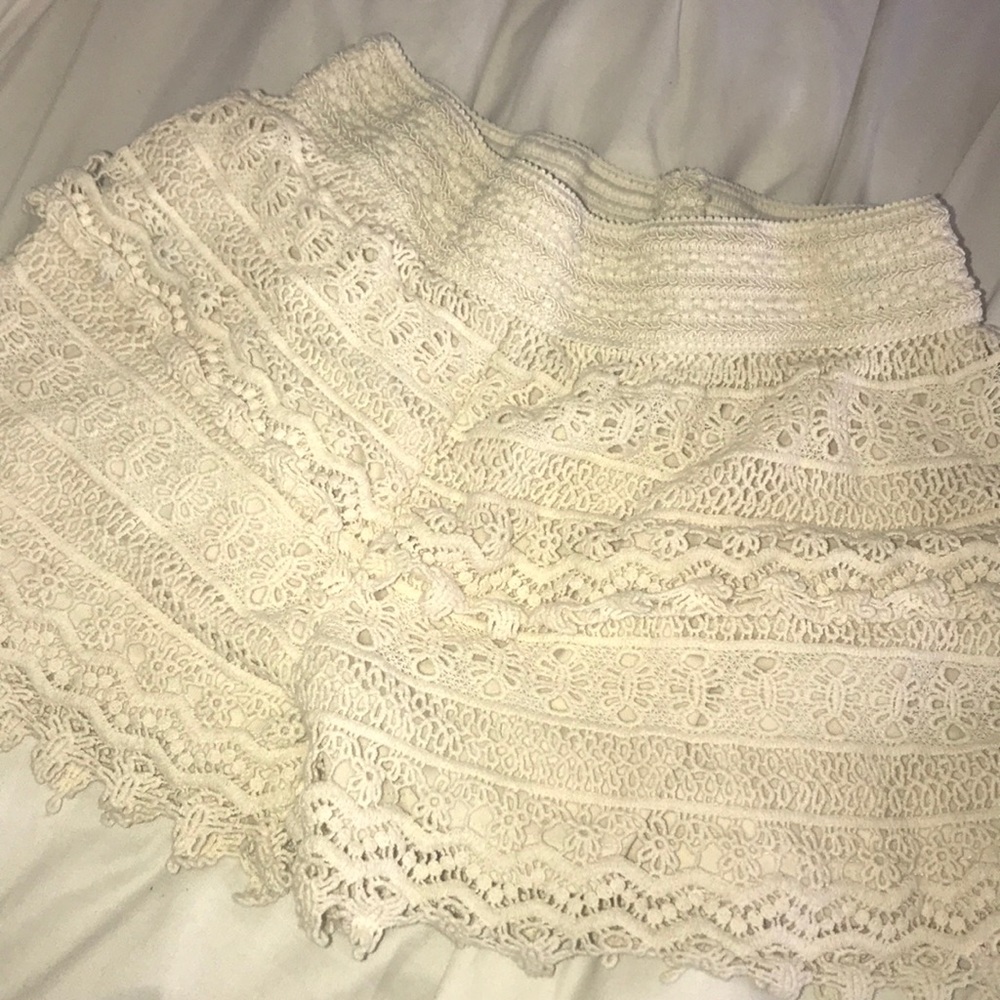 White detailed shorts